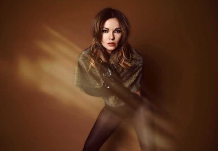 Tina Bride laat ‘Wolvin’ nu ook visueel op jullie los met de release van de officiële videoclip. Tina Bride laat ‘Wolvin’ nu ook visueel op jullie los met de release van de officiële videoclip.